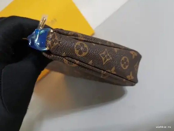 WIS DIGITAL VUITTON POCHETTE EXCHANELUSIVE MULTI PRELAUNCH LOUIS ACCESSOIRES - 0517